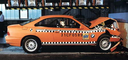 Один из краш-тестов 8 серии BMW