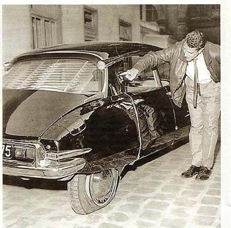 Осмотр машины после покушения в Пти-Ламар