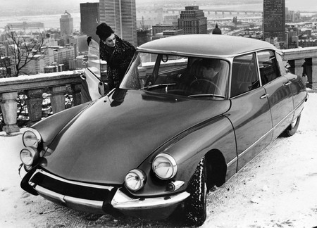 Citroën DS 19с кузовом Седан, или по-французски «берлина», был основной модификацией всех Citroёn серии DS с 1955 по 1975 год