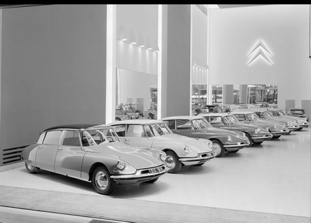 Шоу - рум Citroën на момент продаж модели DS